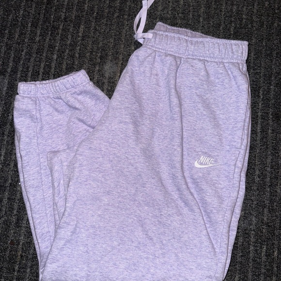 WOMENS LARGE NIKE SWEAT PANTS - Picture 1 of 2